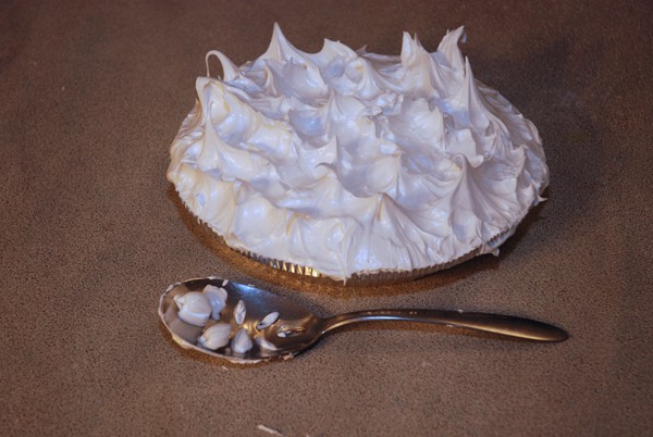 Meringue Pie with Peaks